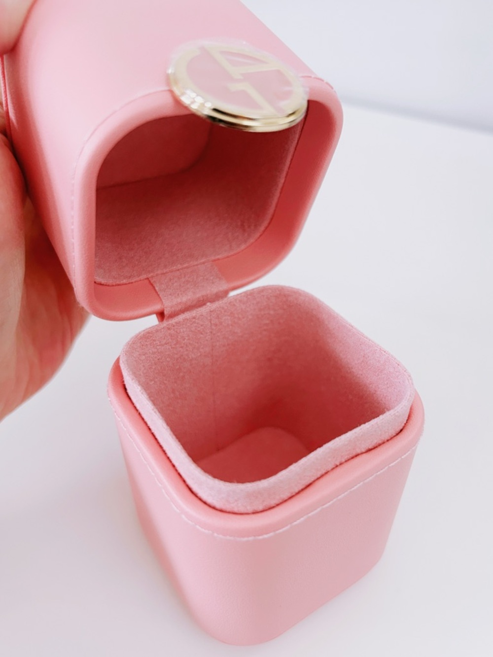 Giorgio Armani Pink Travel / Perfume Jewelry Case - Picture 5 of 6